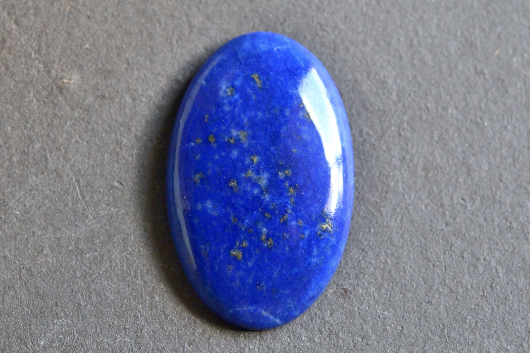 ラピスラズリ【8】　ルース・カボション（30.5×19mm）