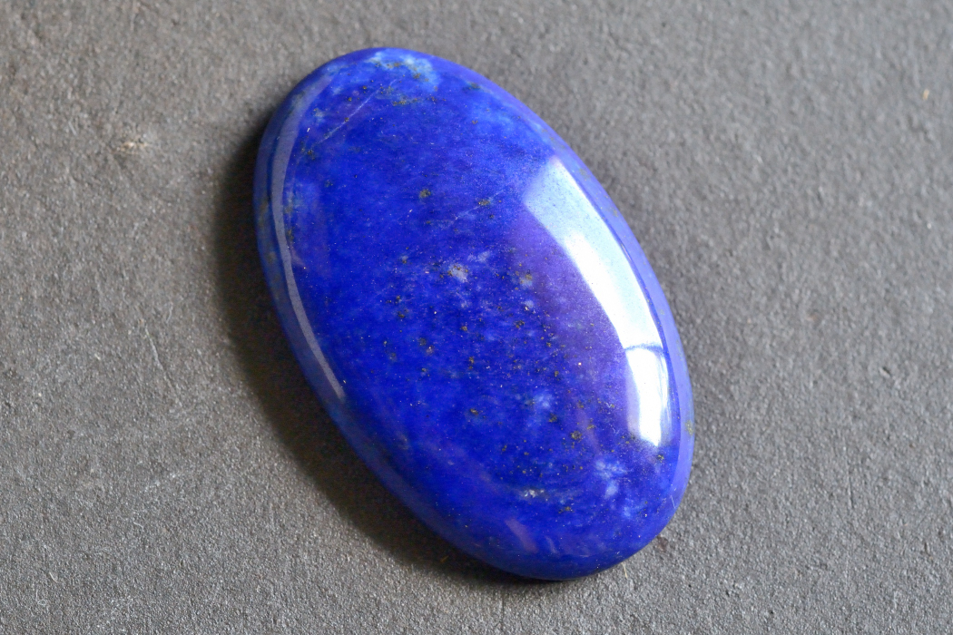 ラピスラズリ【12】　ルース・カボション（31×19mm）