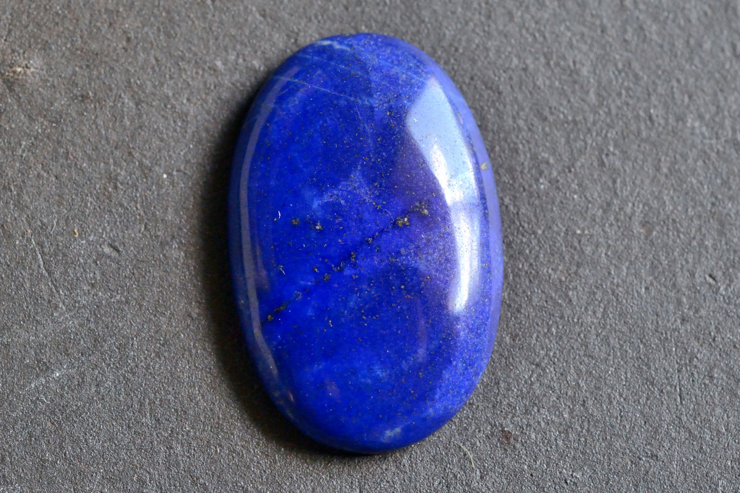 ラピスラズリ【13】　ルース・カボション（25×16mm）