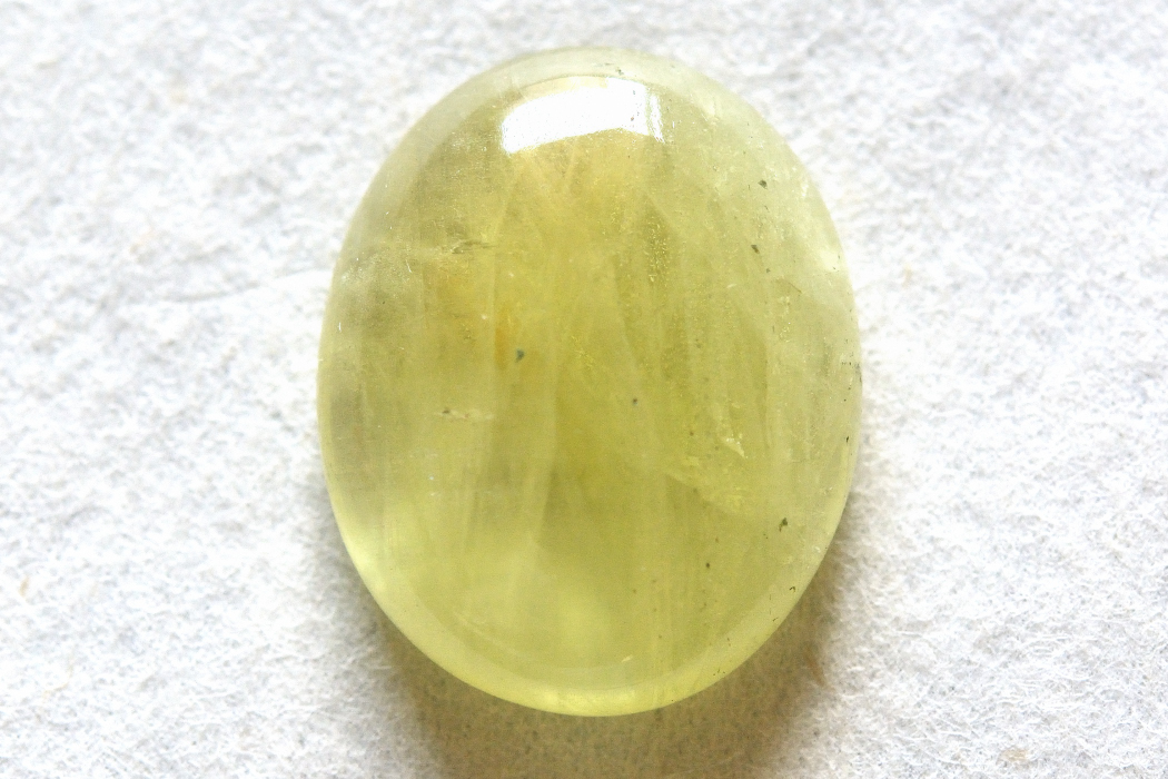 グリーンベリル【4】ルース・カボション（19.5×15.5mm）