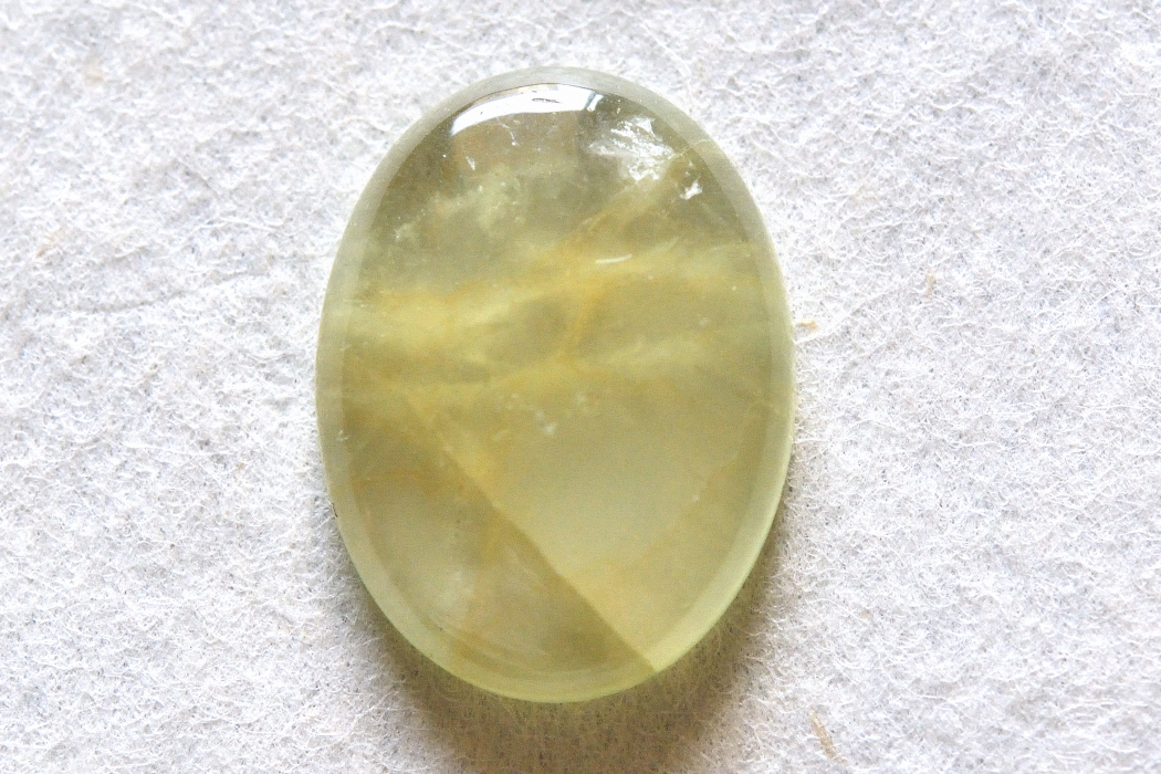 グリーンベリル【5】ルース・カボション（16×12mm）