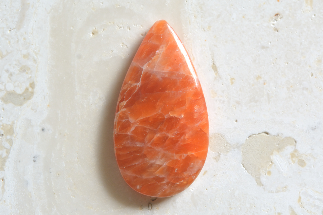 オレンジカルサイト【5】ルース・カボション（31.5×17mm）