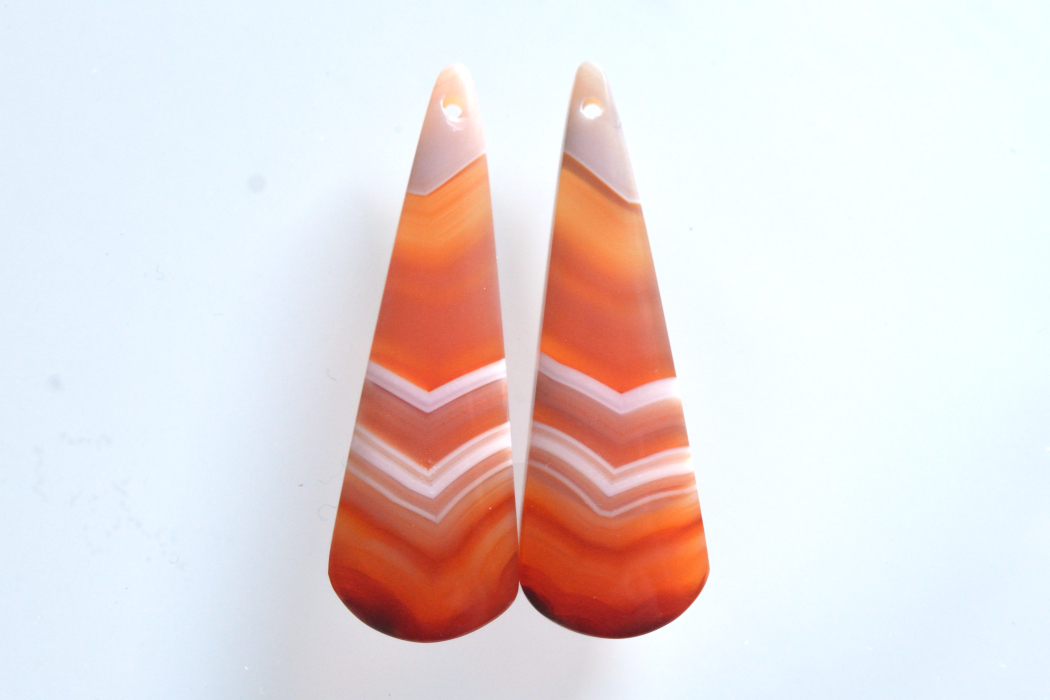 サードオニキス（紅縞瑪瑙）・ペア　穴あき【5】ルース・カボション（34.5×11.5mm）