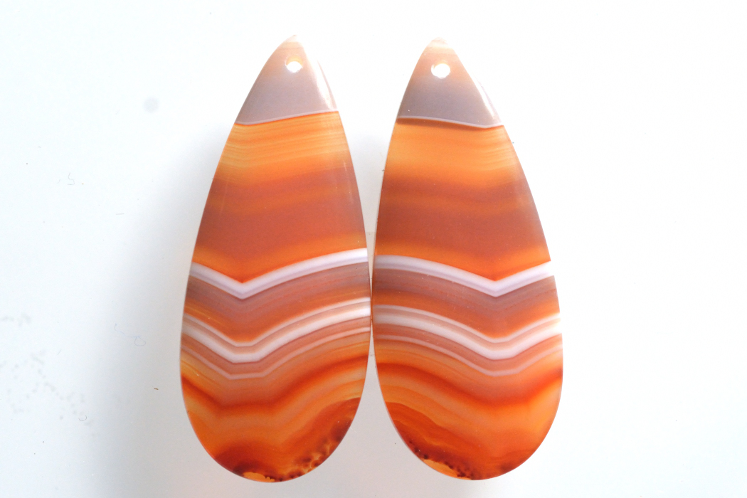 サードオニキス（紅縞瑪瑙）・ペア　穴あき【10】ルース・カボション（31.5×13.5mm）