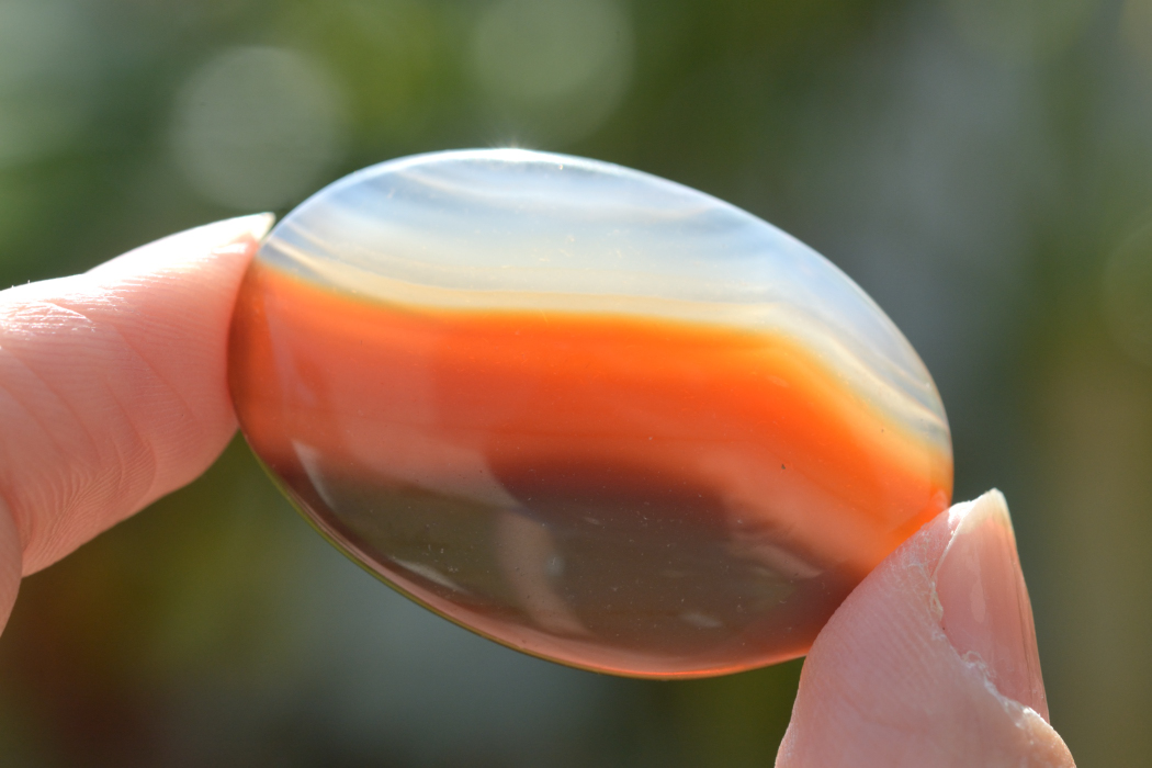 サードオニキス（紅縞瑪瑙）【17】ルース・カボション（38×25.5mm）