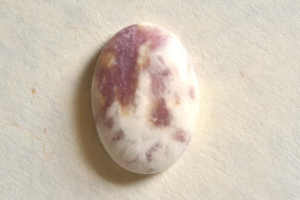 ピンクトルマリンインクォーツ【8】ルース・カボション（27×19.5mm）