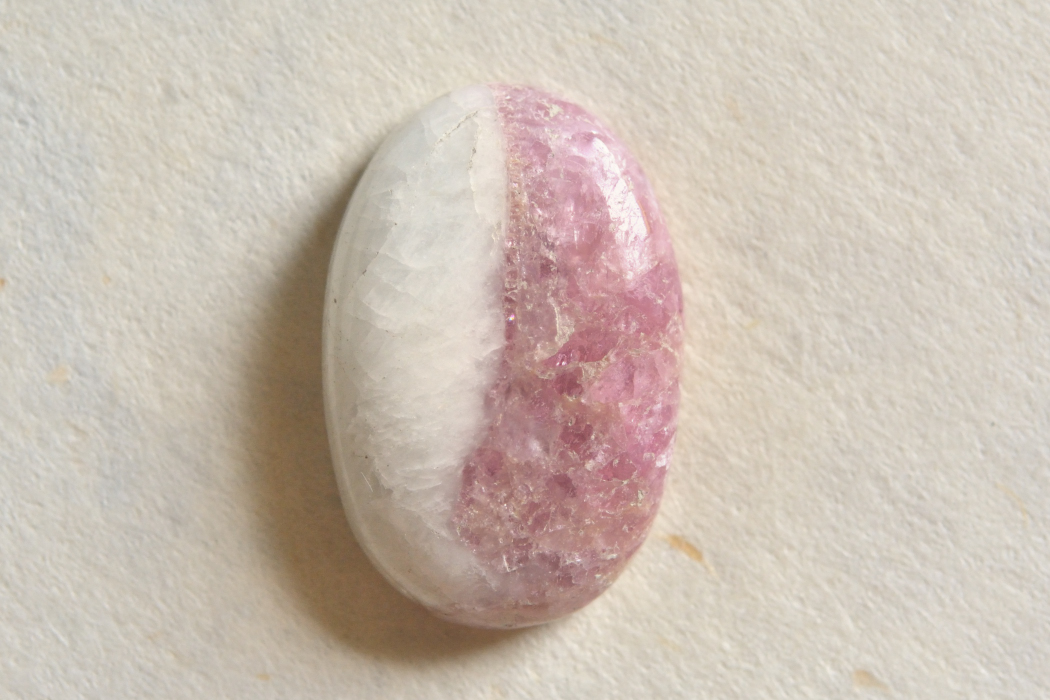 ピンクトルマリンインクォーツ【14】ルース・カボション（21×14mm）