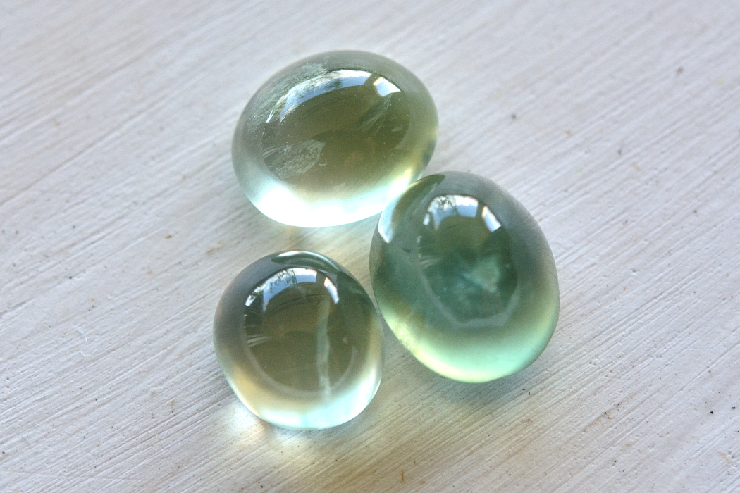 プレナイト（3石セット）【23】ルース・カボション（8.5×6.5mm）