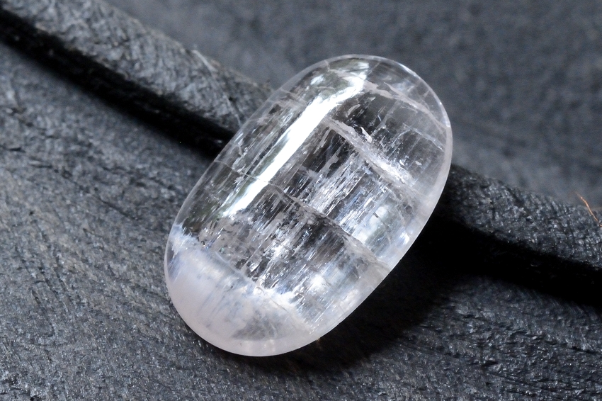 ピンクトルマリン【21】天然石ルース・カボション（18.5×11.5mm）