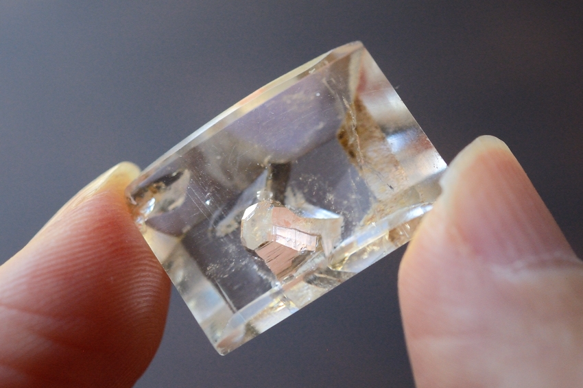 クォーツインクォーツ（貫入水晶）【18】天然石ルース・カボション（20×14mm）