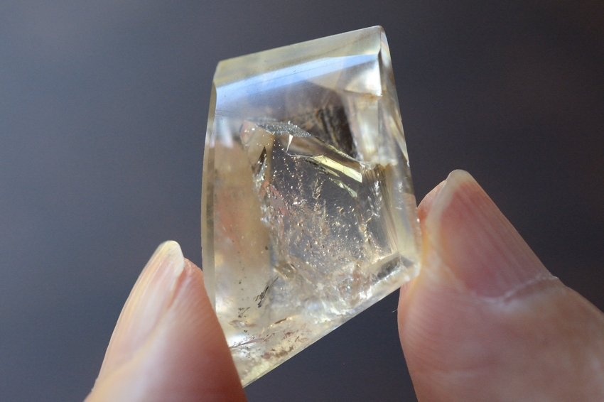 クォーツインクォーツ（貫入水晶）【22】天然石ルース・カボション（25×17.5mm）