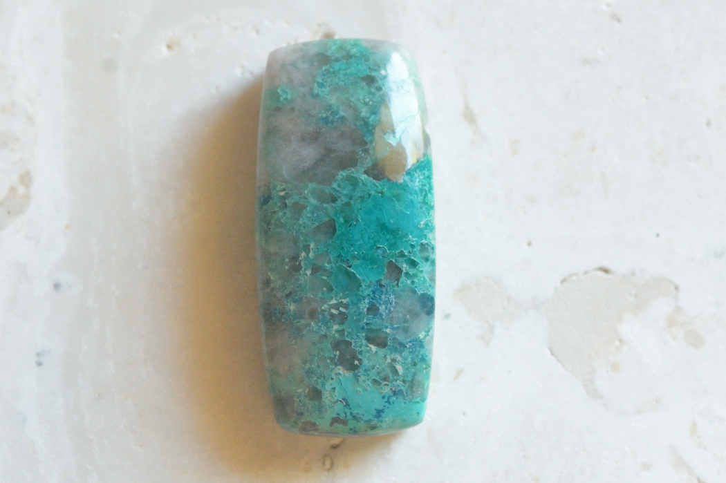クォンタムクアトロシリカ【41】ルース・カボション（28.5×13mm）