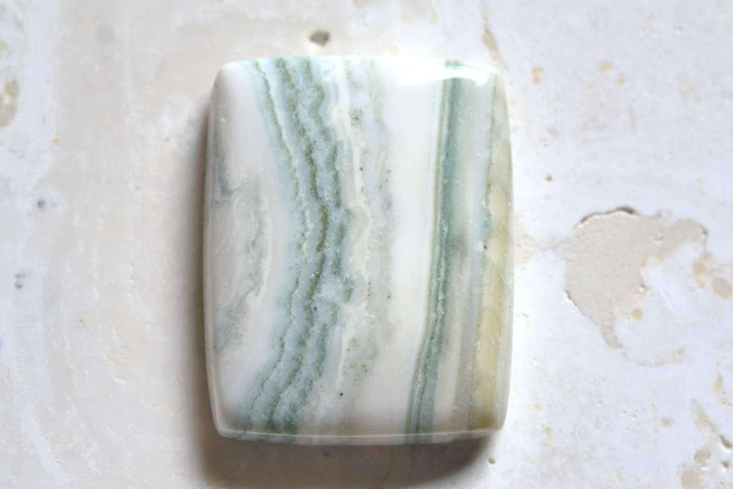サターンカルセドニー【8】ルース・カボション（約26×21mm）