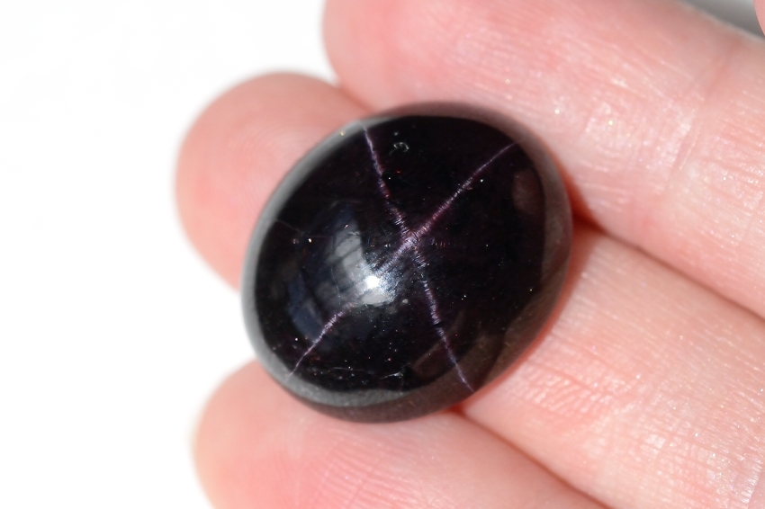 スターガーネット スターガーネット【22】ルース・カボション（16.5×13.5mm）