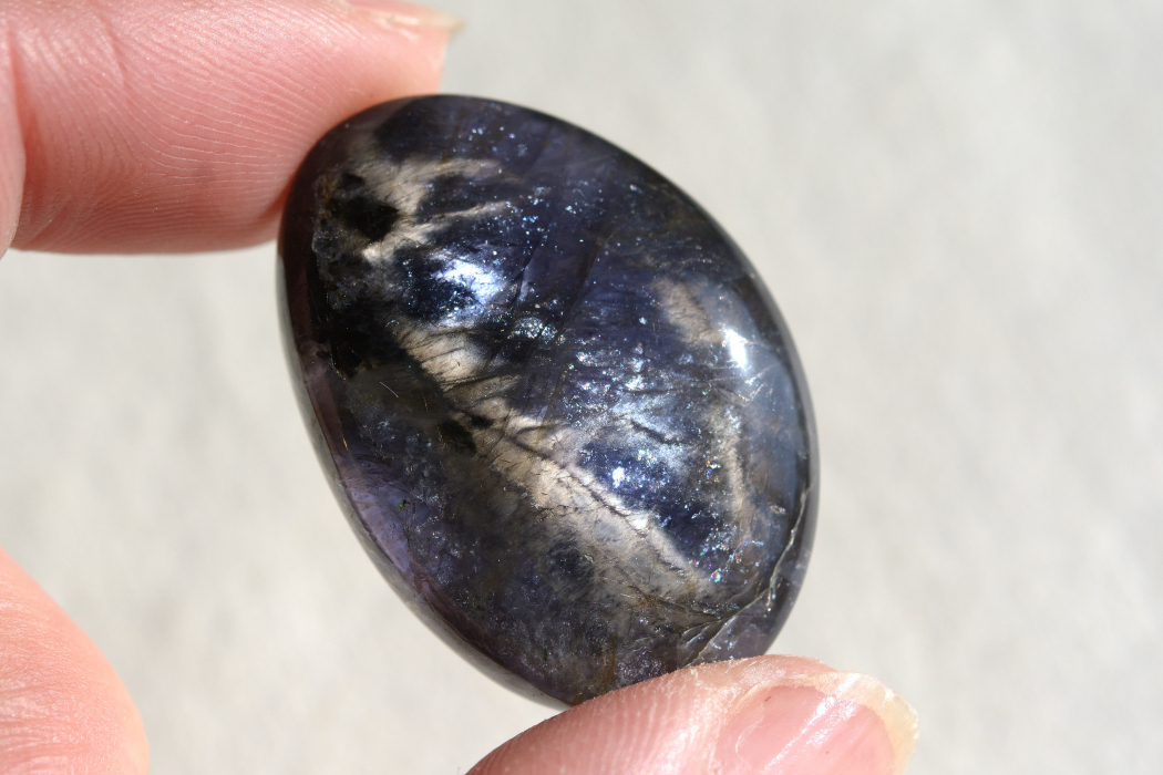 アイオライト（シルバーシーン）【1】ルース・カボション（31.5×22mm）