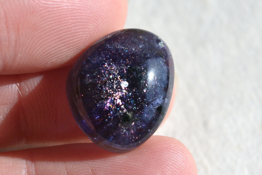 アイオライト（シルバーシーン）【5】ルース・カボション（18.5×15.5mm）