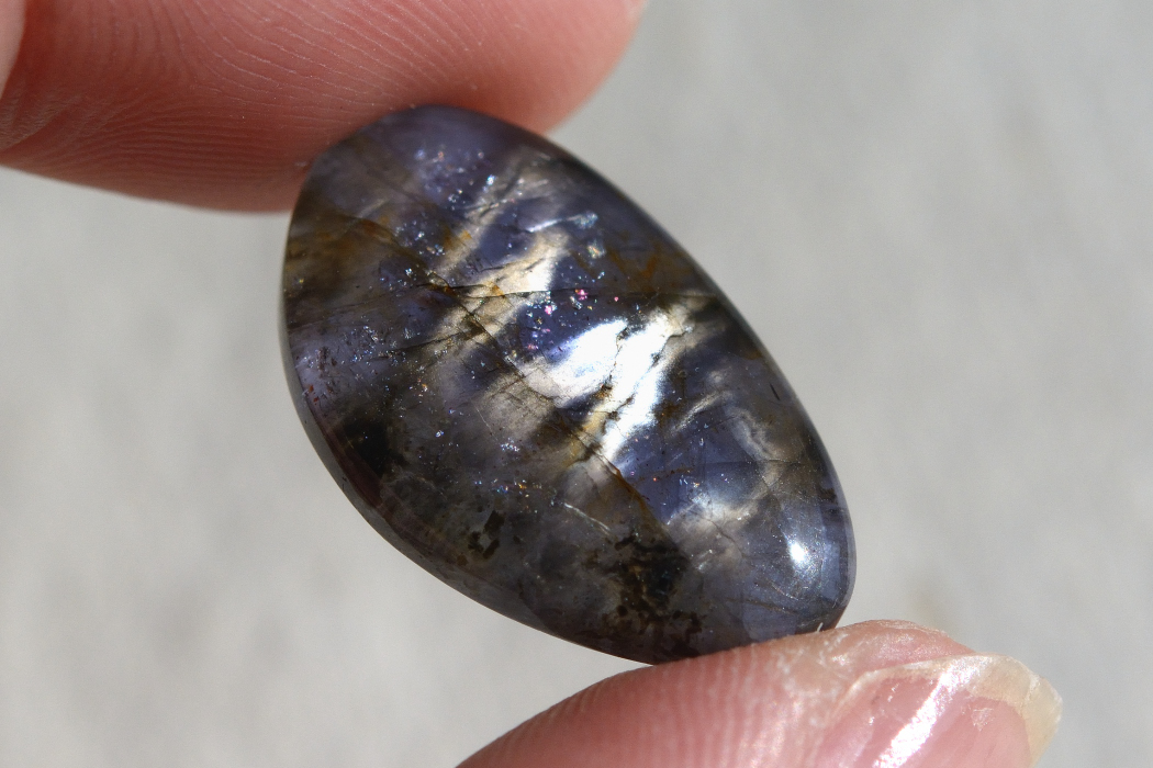 アイオライト（シルバーシーン）【7】ルース・カボション（22×13.6mm）