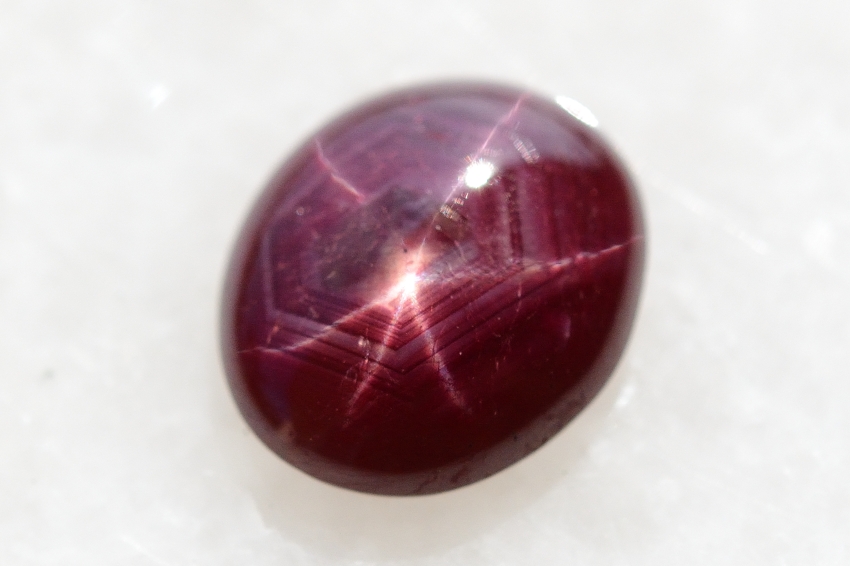 スタールビー【14】天然石ルース・カボション（13×11.5mm）