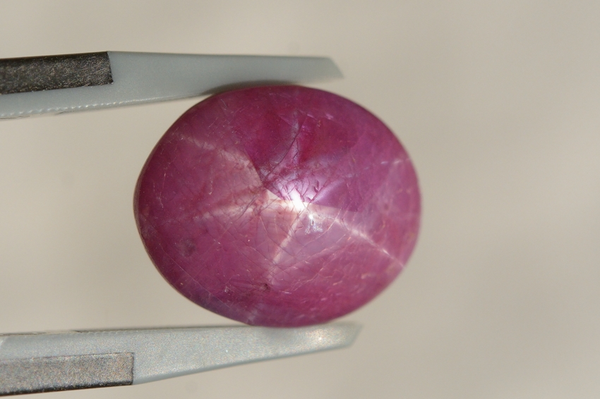 スタールビー【50】天然石ルース・カボション（13.5×11mm）