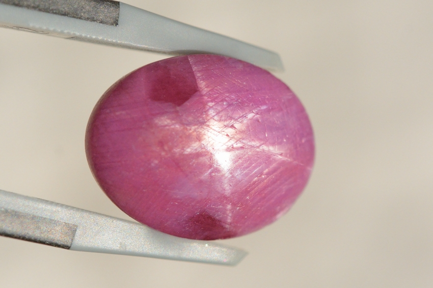 スタールビー【52】天然石ルース・カボション（14.5×11mm）