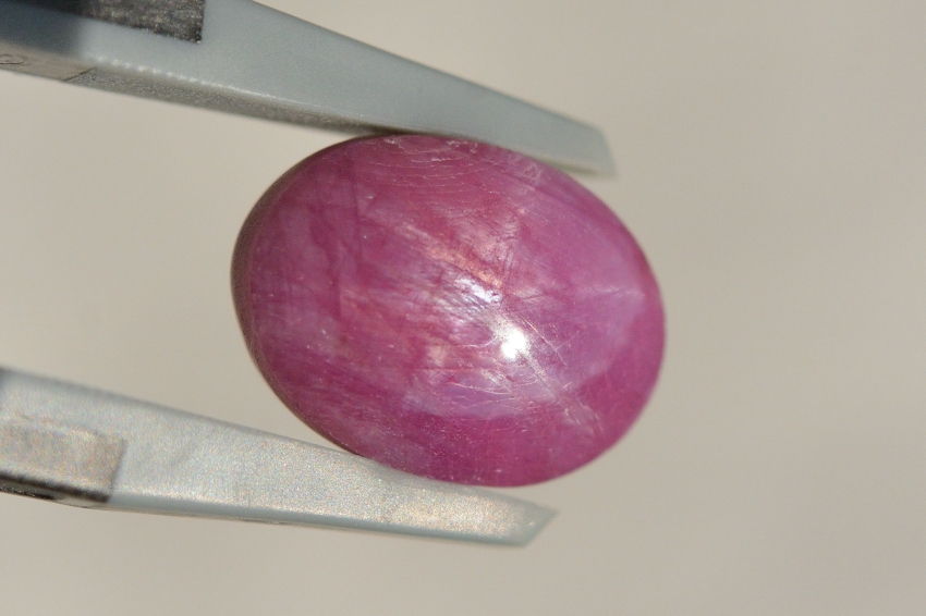 スタールビー【56】天然石ルース・カボション（10.5×8mm）