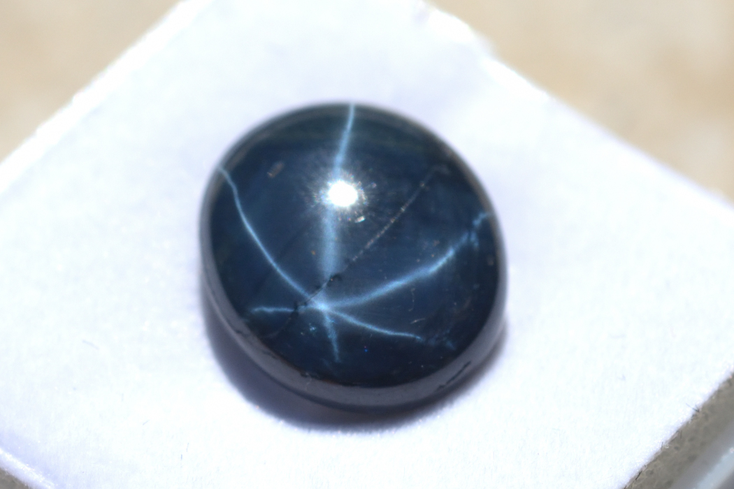 ブルースターサファイア【13】ルース・カボション（12.5×10.5mm）