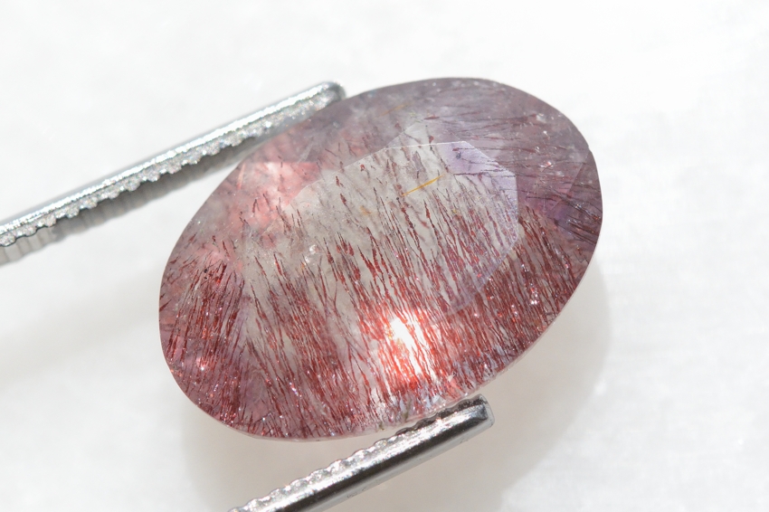 ゲーサイトinクォーツ（ストロベリークォーツ）/ファセットカット【15】天然石ルース・カボション（16.5×11.5mm）