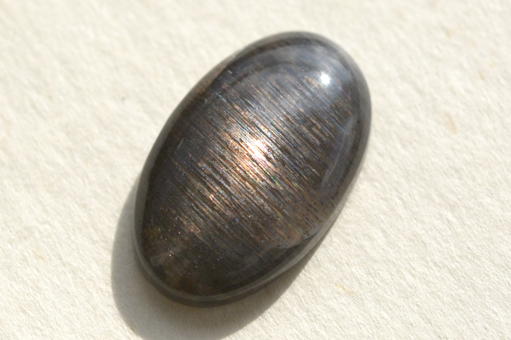 ブラックサンストーン・キャッツアイ【16】ルース・カボション（21×13mm）