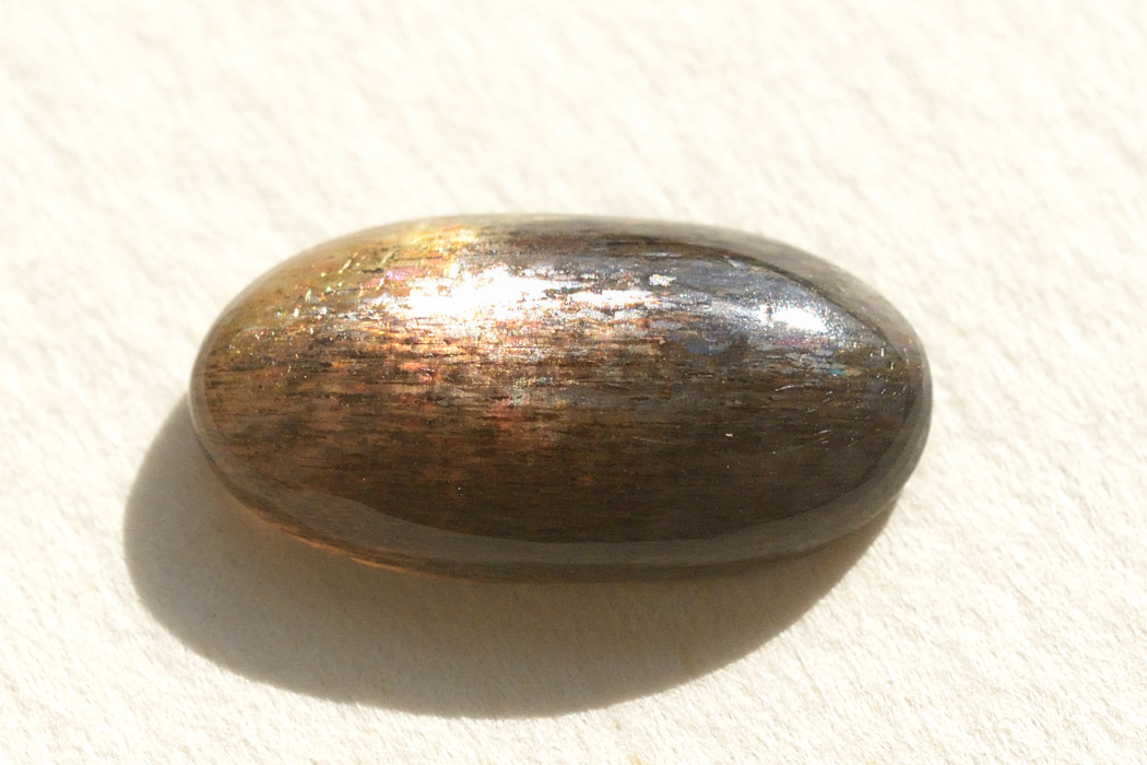 ブラックサンストーン・キャッツアイ【22】ルース・カボション（18×9mm）