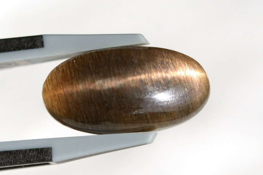 ブラックサンストーン・キャッツアイ【75】天然石ルース・カボション（18×9.5mm）