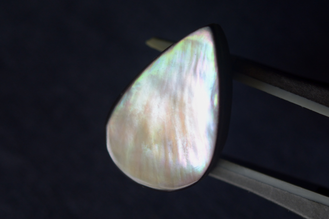 タヒチアンBMOP（ブラックマザーオブパール）【9】ルース・カボション（20.5×13.5mm）
