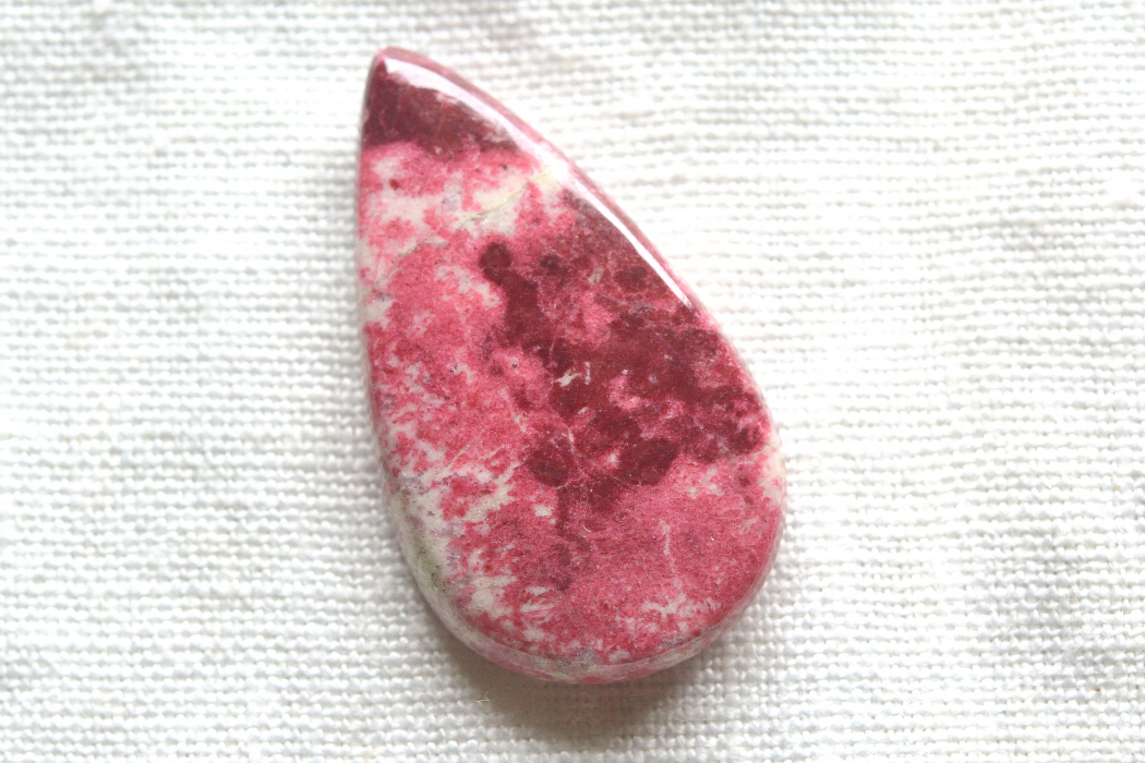 チューライト【2】ルース・カボション（34.5×19.5mm）