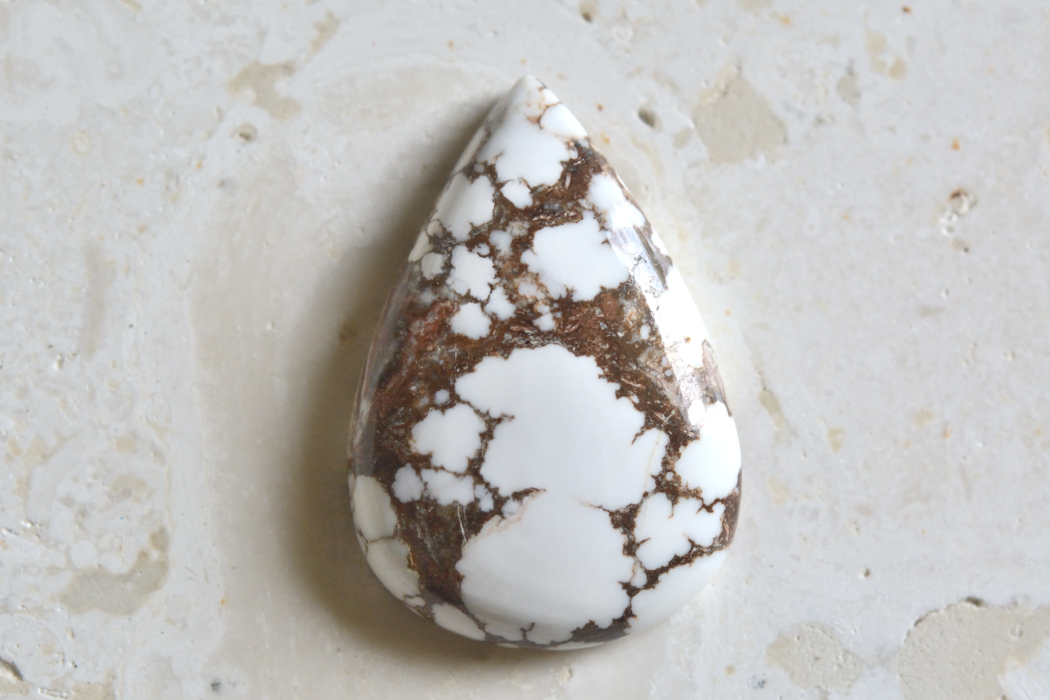 ワイルドホース【15】ルース・カボション（29.5×20.5mm）