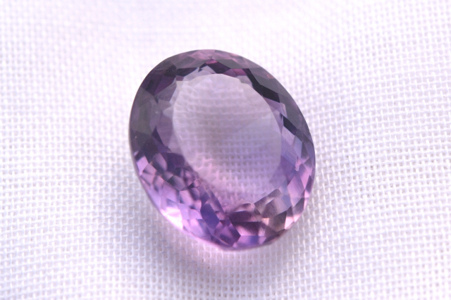 ピンクラベンダーアメジスト【18】ルース・ファセットカット（15×12.5mm）