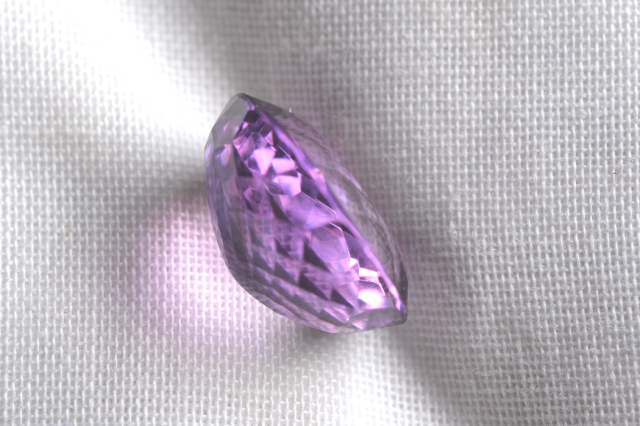 ピンクラベンダーアメジスト【18】ルース・ファセットカット（15×12.5mm）
