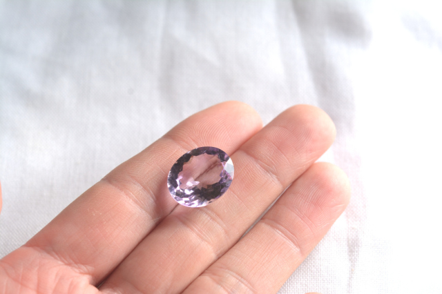 ピンクラベンダーアメジスト【19】ルース・ファセットカット（16×13mm）