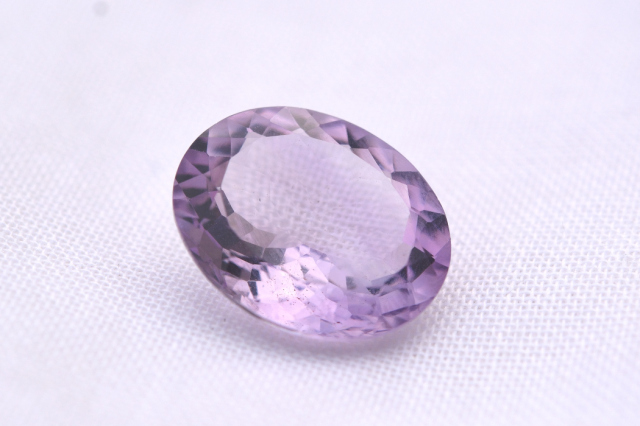 ピンクラベンダーアメジスト【19】ルース・ファセットカット（16×13mm）