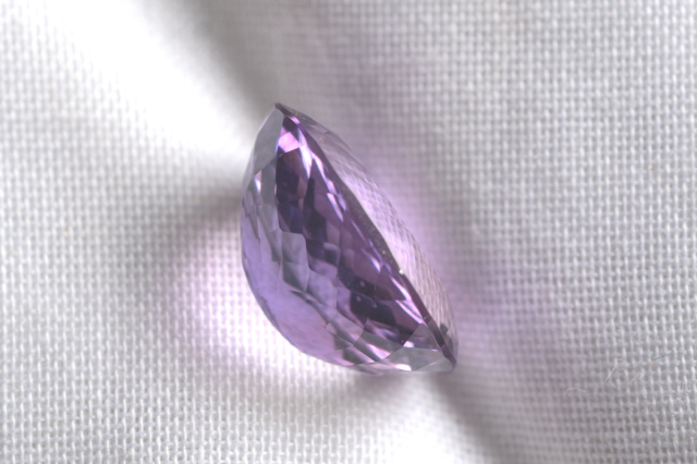 ピンクラベンダーアメジスト【21】ルース・ファセットカット（16×12.5mm）