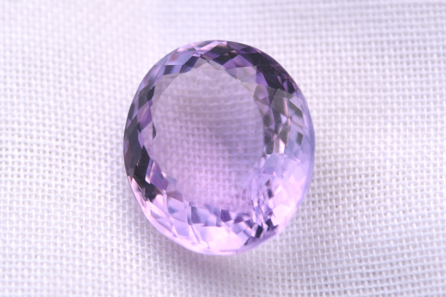 ピンクラベンダーアメジスト【22】ルース・ファセットカット（15.5×13mm）