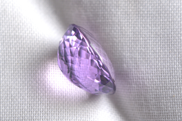 ピンクラベンダーアメジスト【22】ルース・ファセットカット（15.5×13mm）