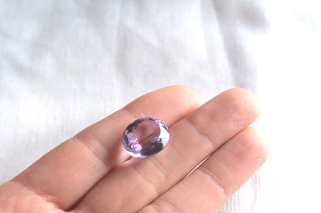 ピンクラベンダーアメジスト【22】ルース・ファセットカット（15.5×13mm）