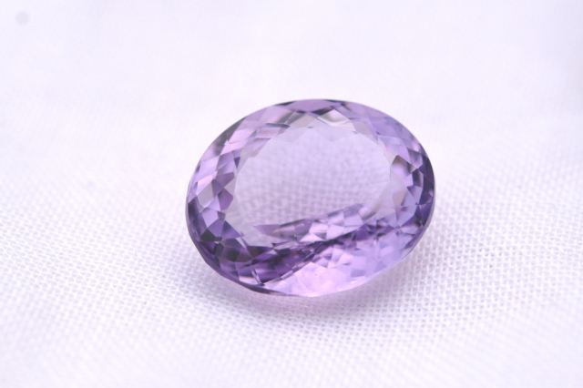 ピンクラベンダーアメジスト【22】ルース・ファセットカット（15.5×13mm）
