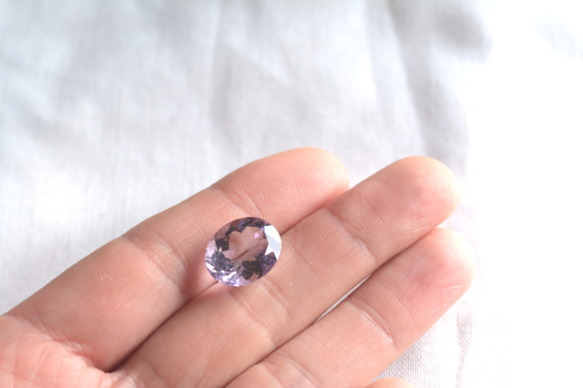 ピンクラベンダーアメジスト【23】ルース・ファセットカット（13.5×11mm）