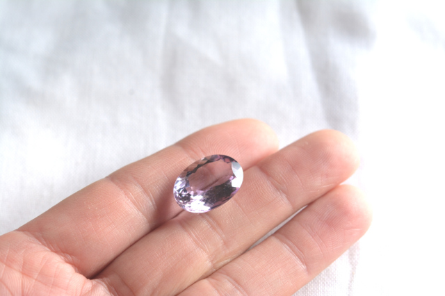 ピンクラベンダーアメジスト【26】ルース・ファセットカット（17×12mm）