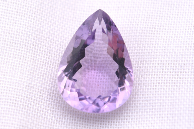 ピンクラベンダーアメジスト【31】ルース・ファセットカット（17×12.5mm）