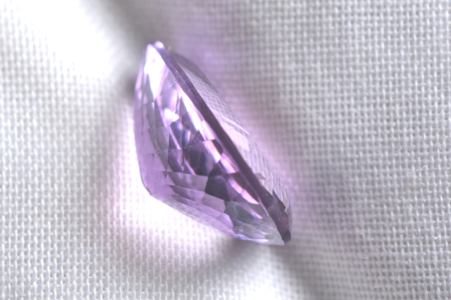 ピンクラベンダーアメジスト【31】ルース・ファセットカット（17×12.5mm）