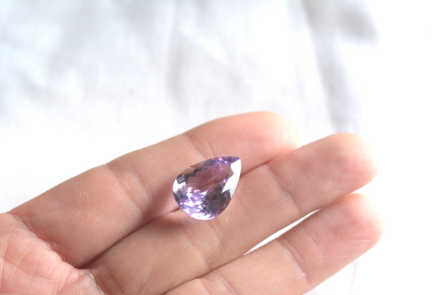 ピンクラベンダーアメジスト【31】ルース・ファセットカット（17×12.5mm）