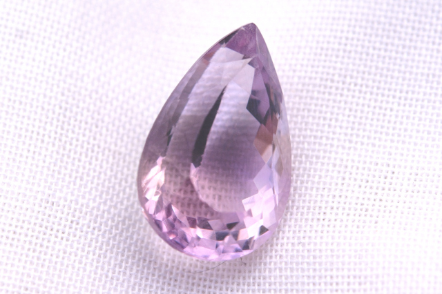 ピンクラベンダーアメジスト【32】ルース・ファセットカット（18×11.5mm）