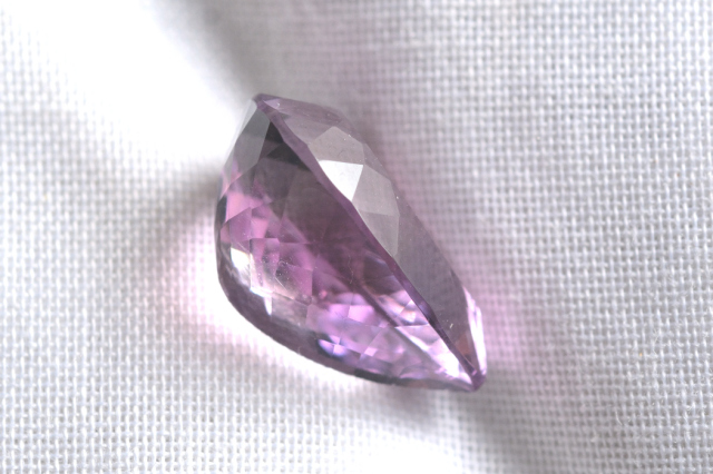 ピンクラベンダーアメジスト【32】ルース・ファセットカット（18×11.5mm）