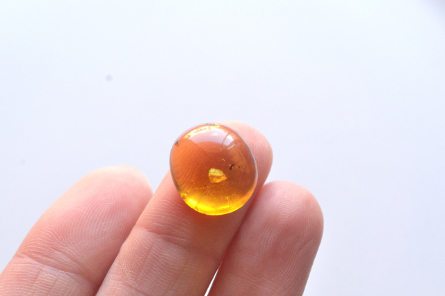 バーマイト（ブルーアンバー）【1】天然石ルース・カボション（15×13mm）